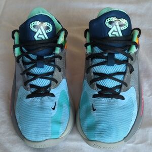 Nike Zoom Freak 4 SE GS 6Y "Family" Antetokounmpo Blue Pink Basketball Shoes